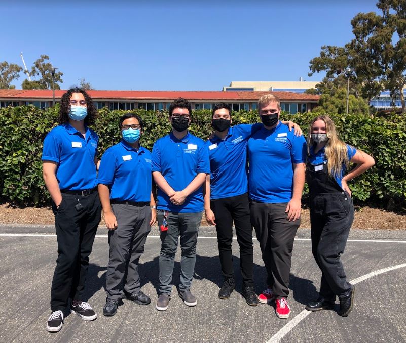 Resident Assistants at UCSB Move In 2021