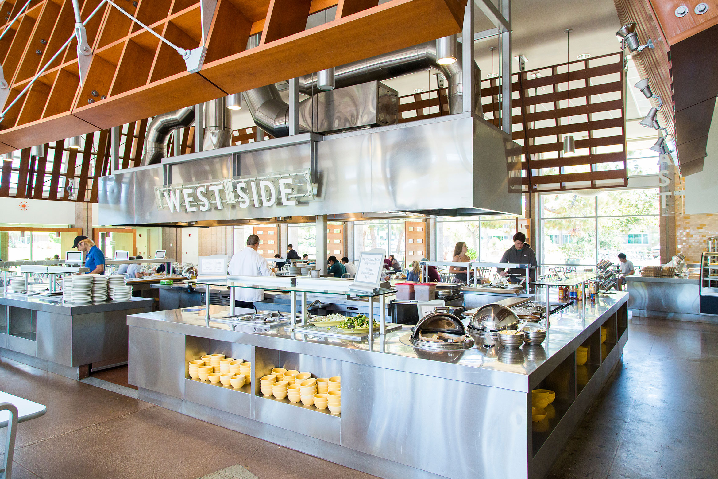 de la guerra dining commons, inside view of dining station